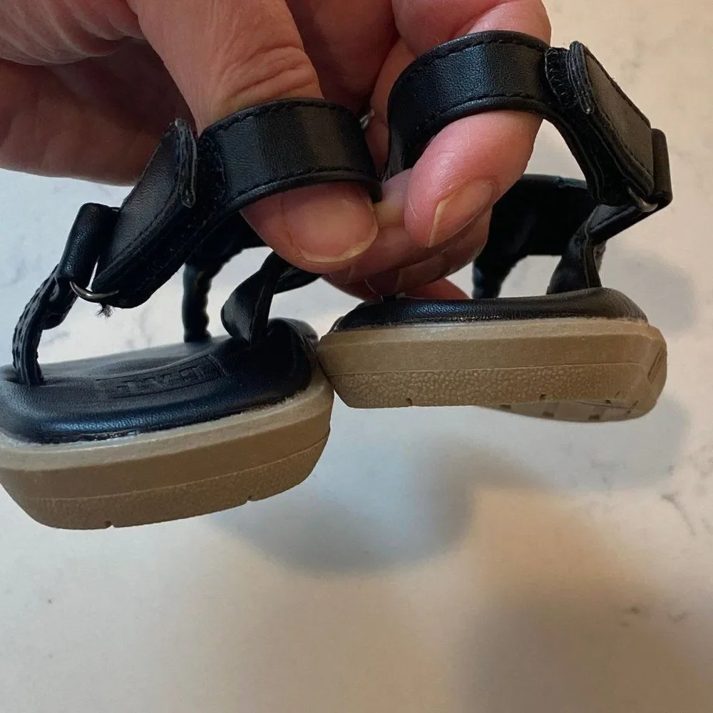 Baby GAP Faux Leather Black Strap on Flip-flops, Size 18/24 months